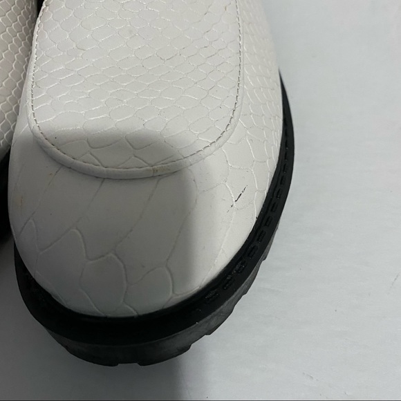 SHE & IN WHITE BUCKLED BOOTIES - Picture 15 of 15